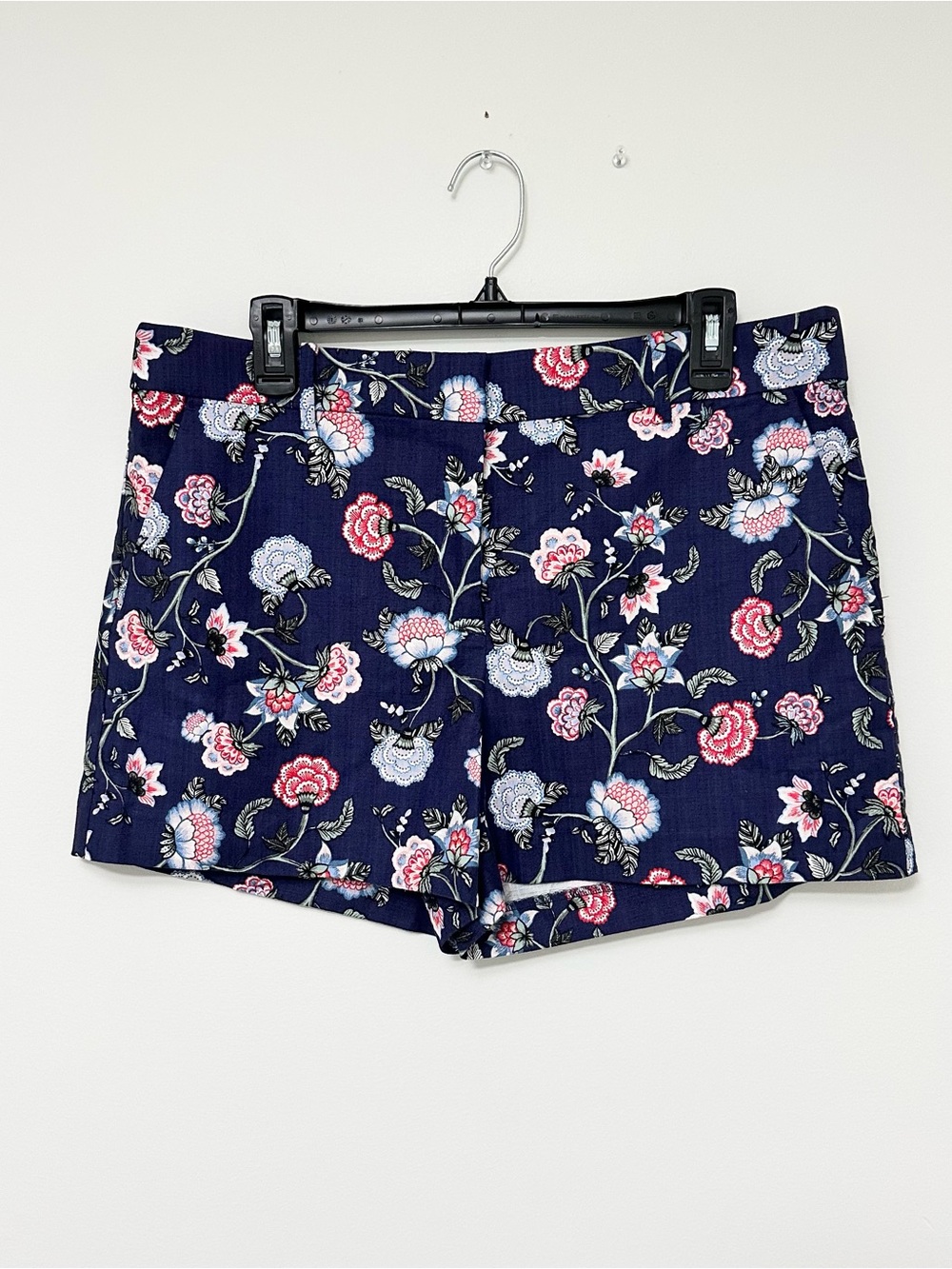 LOFT Navy Floral Classic Look The Rivera Shorts Women's size 10 Excellent Summer